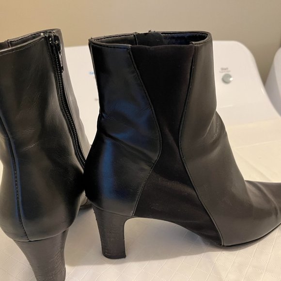 Liz Claiborne Black Ankle Flex Boots perfect for cold winter days! - Picture 2 of 3